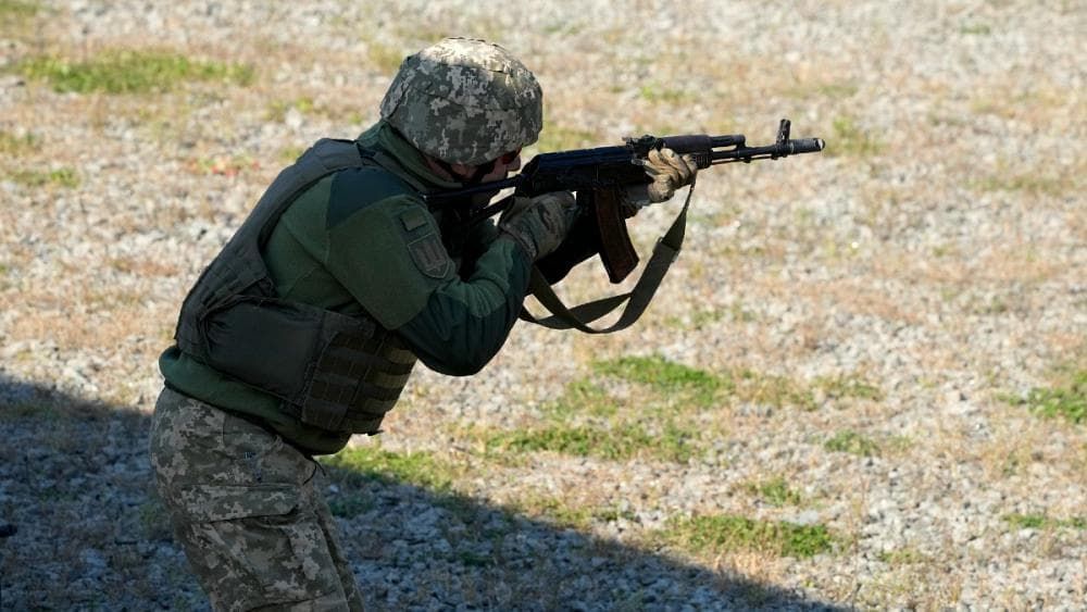Украинские резервисты принимают участие в военных учениях.