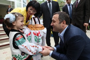 Филат пообещал подумать о проведении такой ярмарки и перед Домом правительства.