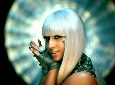 Lady Gaga a intrat în ambasada Ecuadorului la ora 19.00 şi se crede că a luat cina cu Julian Assange