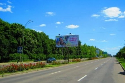 В Кишиневе продолжат убирать рекламные баннера.