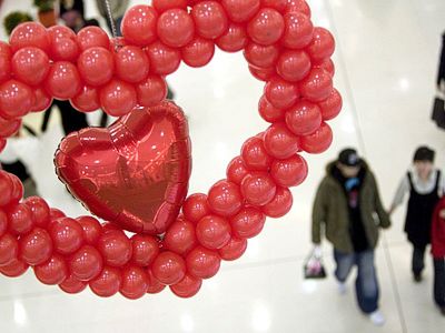 Опрос ВЦИОМ показал, что россияне стали спокойнее относиться к добрачному сексу. Фото: file.liga.net