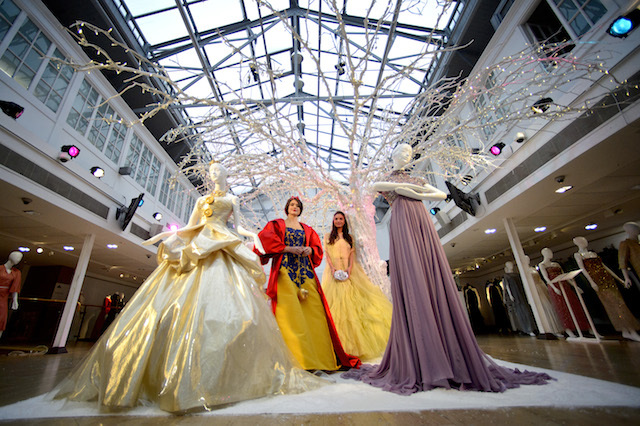Аукционный дом Christie's показал коллекцию платьев haute couture, сшитых для диснеевских принцесс лучшими дизайнерами ведущих домов моды.