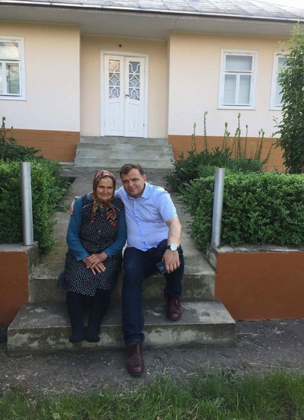 Mama liderului "DA", Andrei Năstase, adună bani din pensie pentru o operaţie. Foto: shok.md