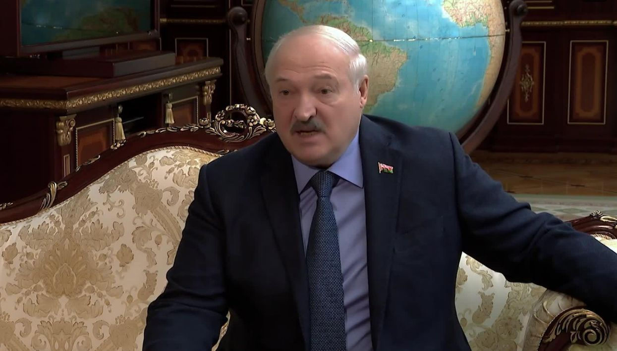 Лукашенко: Белоруссия готова запустить выпуск компонентов для самолетов РФ.