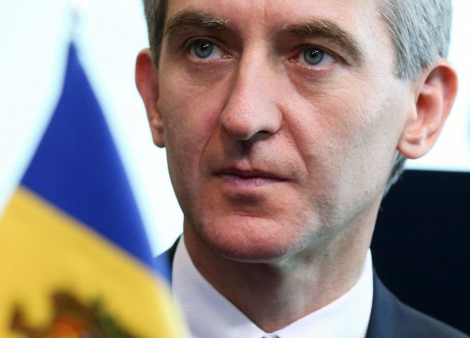 Deputaţii comunişti urmează să discute astăzi cu premierul desemnat, Iurie Leancă, despre acordarea votului de încredere noului Guvern.