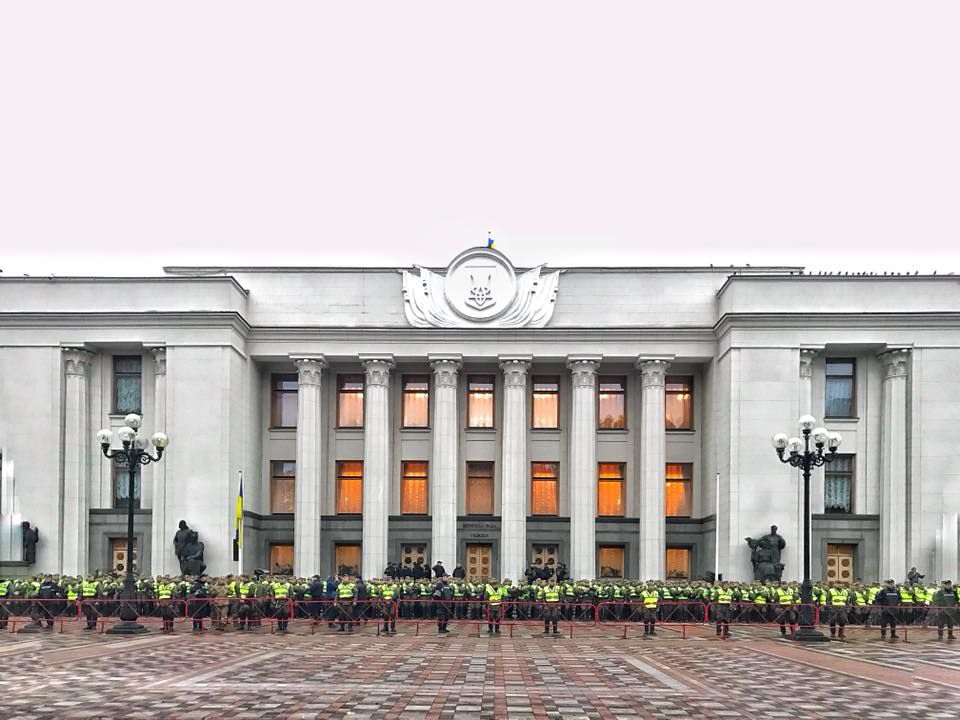 Сегодня, 17 октября, в Киеве с 6 утра из-за проведения массовых акций перекрыты улицы центра города. 