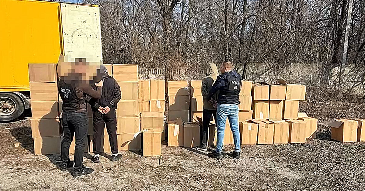 Doi bărbați suspectați de comercializarea ilegală a țigărilor în Capitală, cercetați penal.