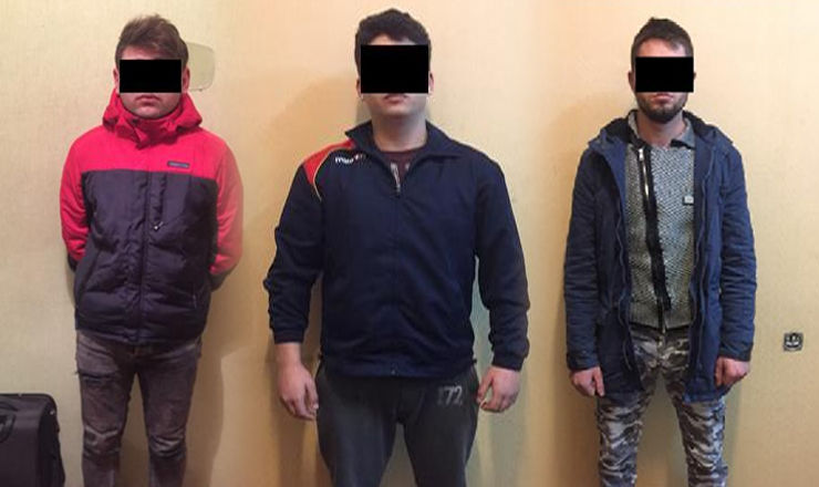 Jefuită în plină în stradă: O fată a fost atacată de trei tineri.
