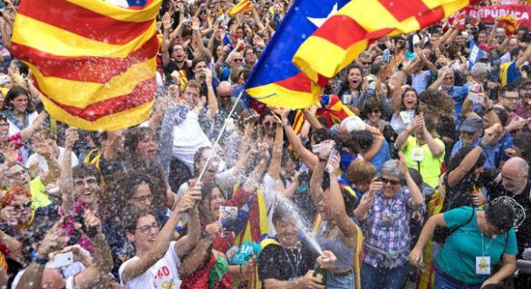 Catalani în stradă, după arestarea celor opt miniştri regionali