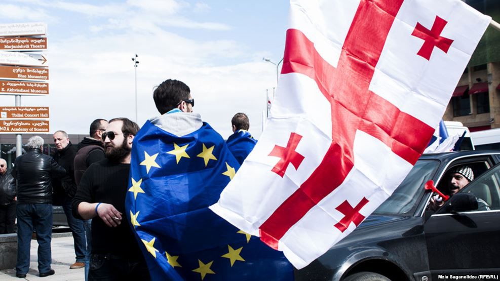 Parlamentul European urmează să dezbată și proiectul de decizie privind eliminarea vizelor pentru cetățenii ucraineni.