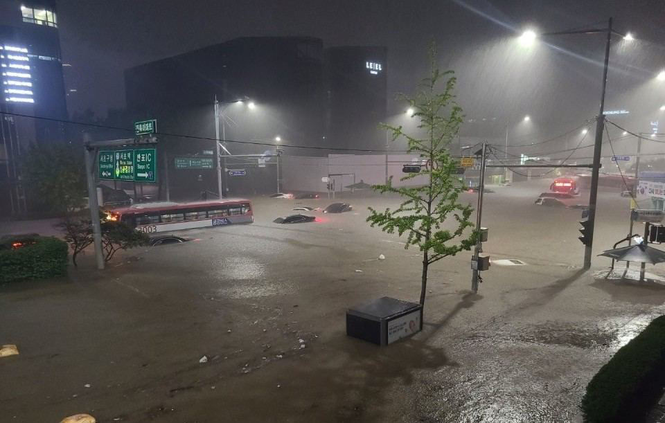 В Южной Корее семь человек погибли из-за дождей.