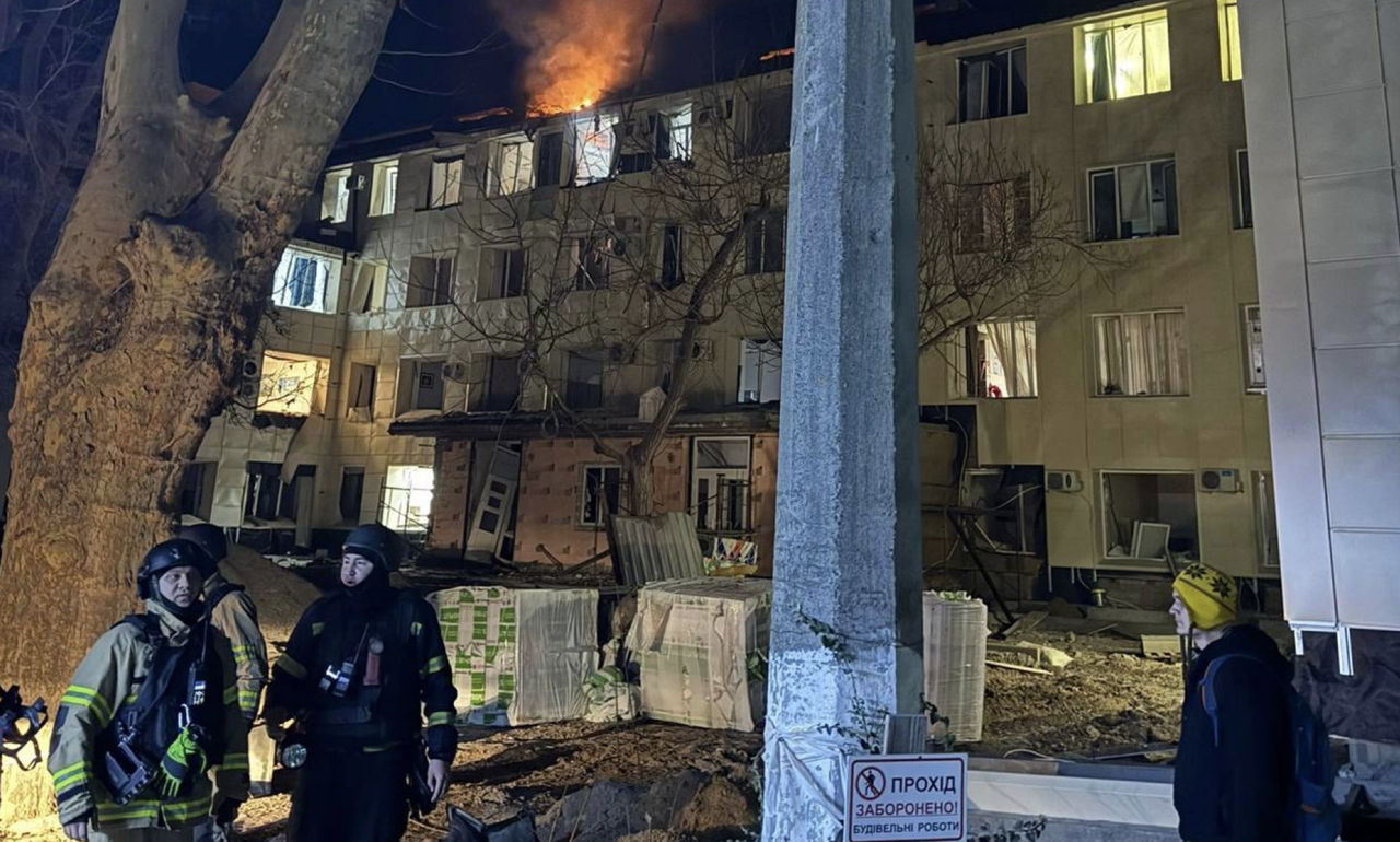 Lovituri nocturne ale Federației Ruse asupra Odesei: Maternitatea a fost avariată, iar o persoană a murit.