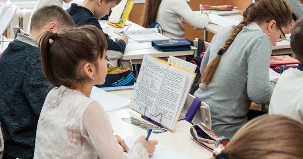 Учащиеся начальной школы и гимназии получат учебники бесплатно.