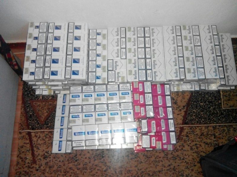Un cetățean al R. Moldova și-a ticsit bagajul de călătorie cu 500 pachete de țigări. Foto: border.gov.md