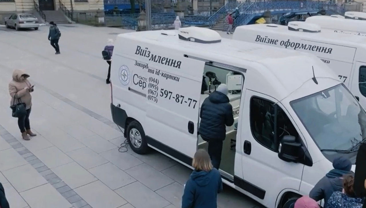 Ucrainenii din Moldova vor putea solicita pașapoarte la punctele mobile.