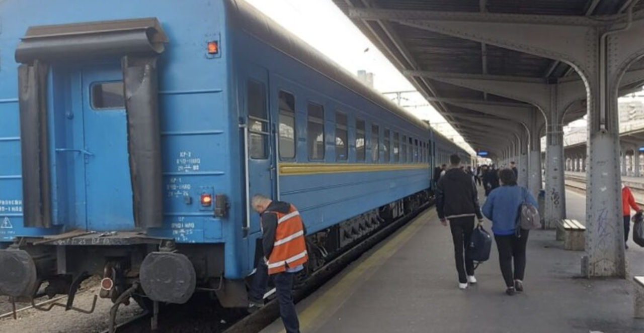Поезд контрабандистов: миллионы сигарет из Молдовы нелегально попали в Румынию.