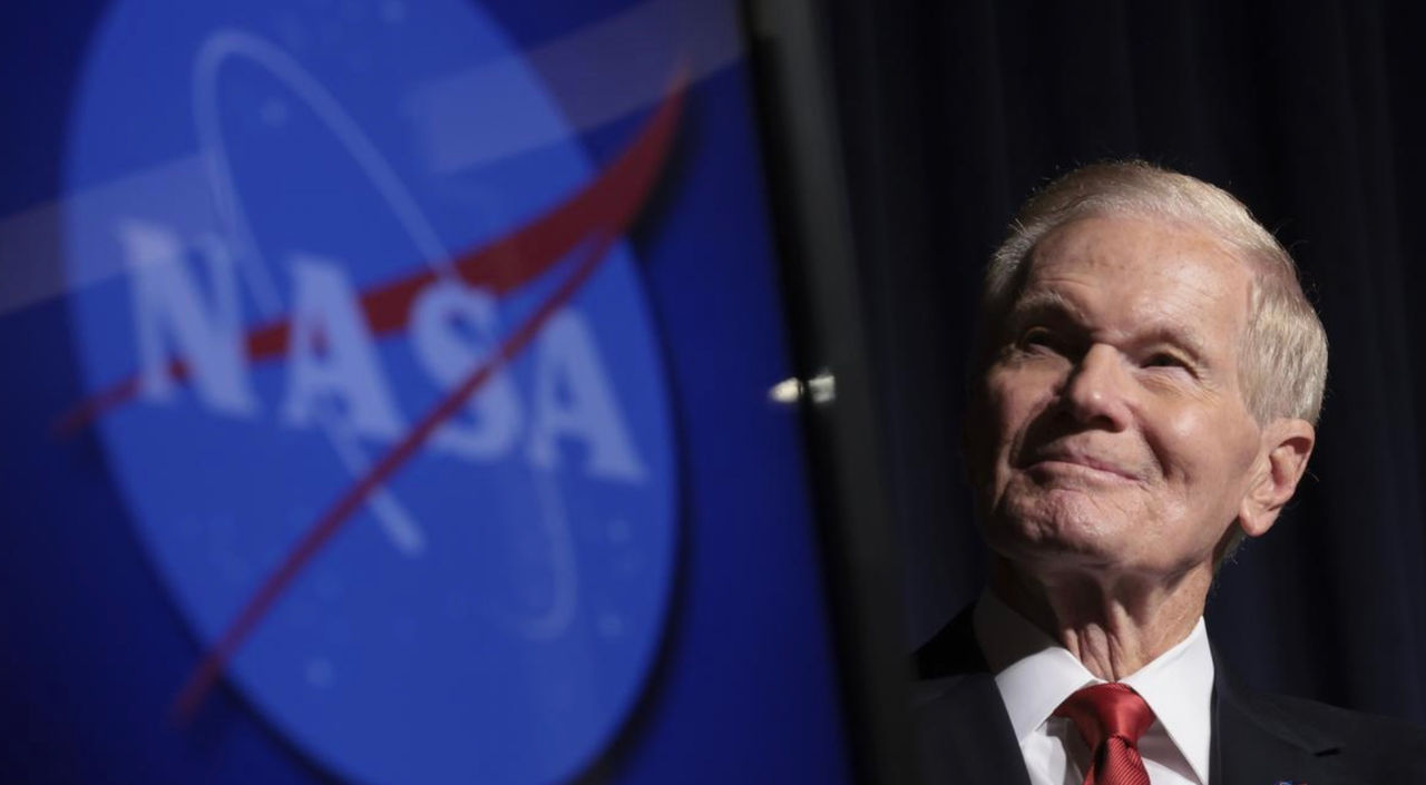 Экс-глава NASA раскрыл, как запускали загадочные дроны над базой США.