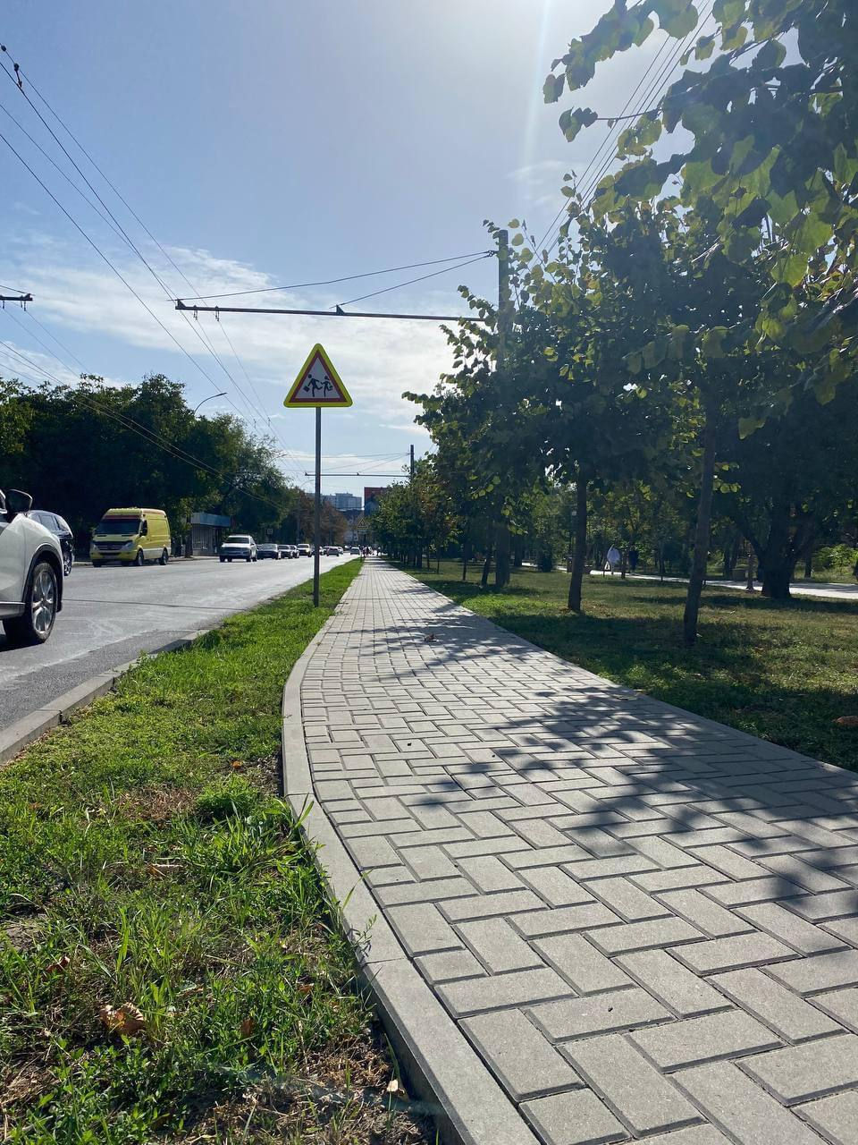 Завершены работы по восстановлению сквера на столичной улице Гренобля.