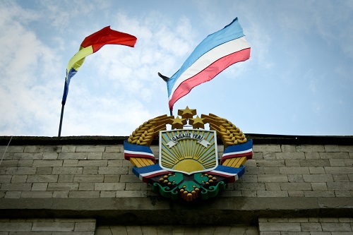 Партия регионов Молдовы была сформирована по примеру похожей партии на Украине, ставя своей целью содействовать децентрализации страны.