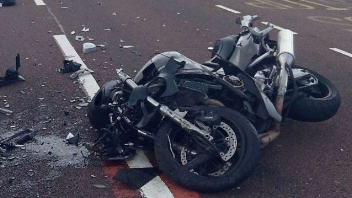 Căuşeni: Un motociclist care conducea fără permis a murit pe loc