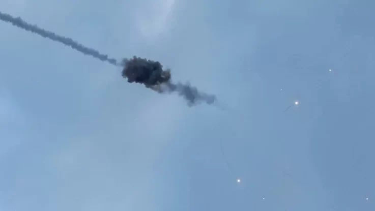 Ракетные удары вызвали пожары в Киеве и Днепре: возможно есть жертвы.