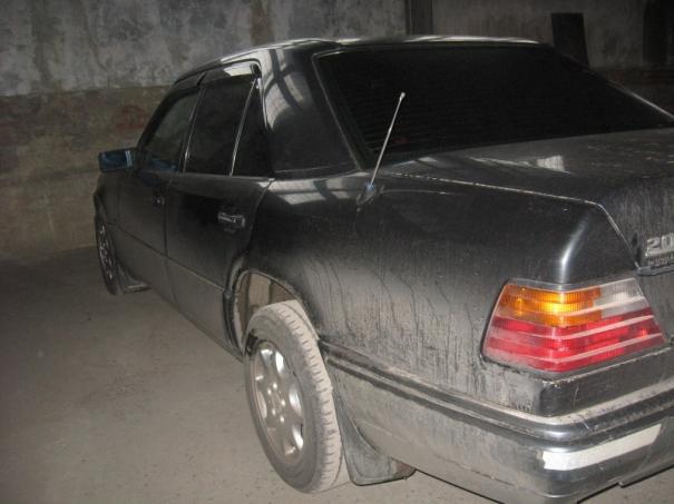 Mașina de model „Mercedes", înmatriculată în Bulgaria, a fost oprită ieri pentru verificări.