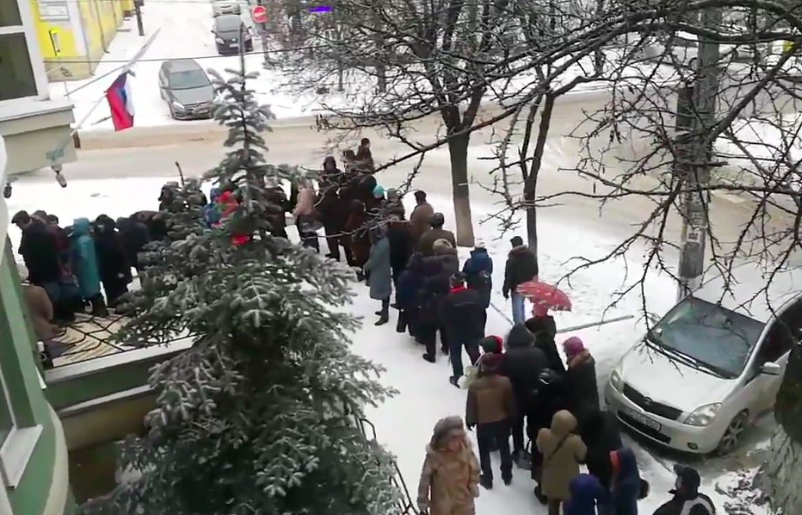 В Кишиневе выстроились в очередь для участия в выборах президента России.