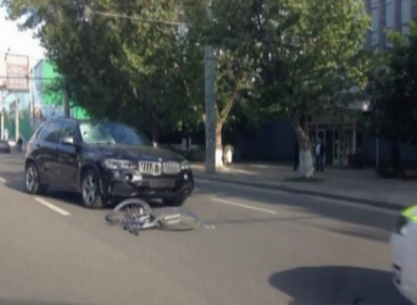 Biciclistul lovit ieri de un BMW X5, pe strada Calea Iesilor din capitala a murit la spital.