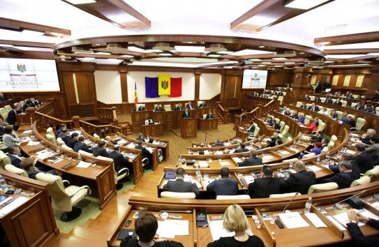 Ежемесячная зарплата депутата может достигать более 22000 леев в месяц. 