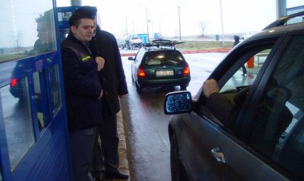 În perioada sărbătorilor de Paşti, Serviciul Vamal vine cu câteva facilităţi privind eliberarea vinietei.