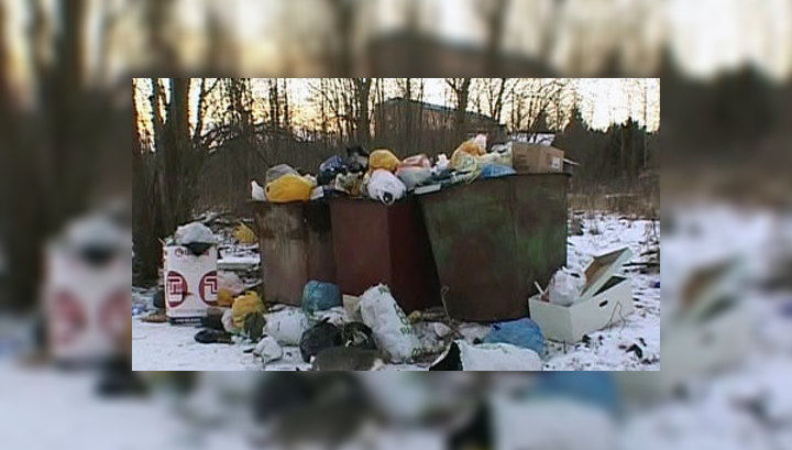 Женщина увидела, что девочка не дышит, завернула тело в тряпку и отнесла на помойку.