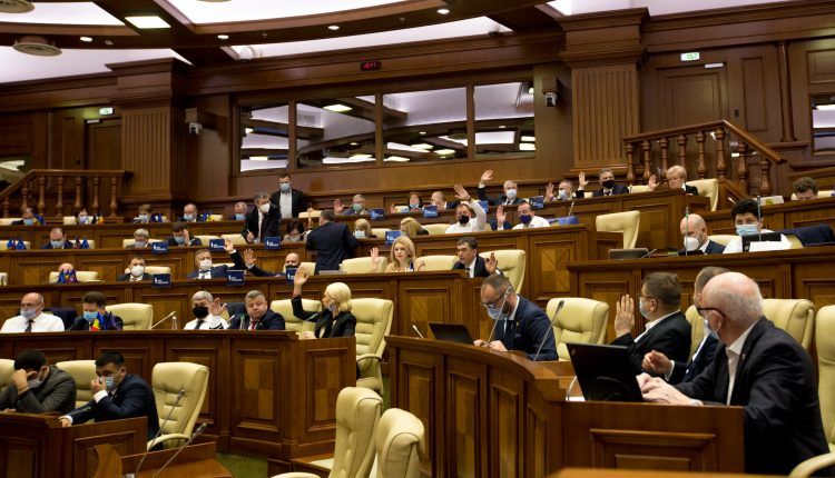 Парламент утвердил отставку замдиректора НАЦ.