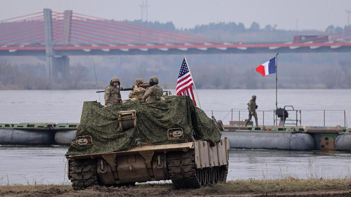 Trump a admis posibilitatea reducerii trupelor americane din Europa pentru pacea în Ucraina.
