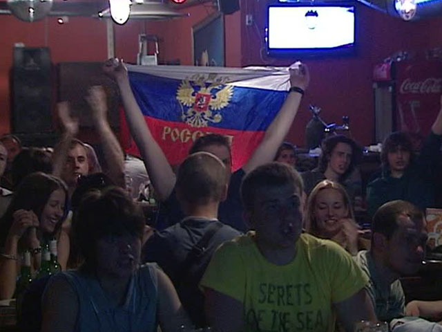 Победные крики до утра раздавались и в спальных районах города.