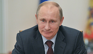 Большинство россиян считают президента России Владимира Путина активным, энергичным, физически крепким, здравомыслящим мужчиной в расцвете лет.