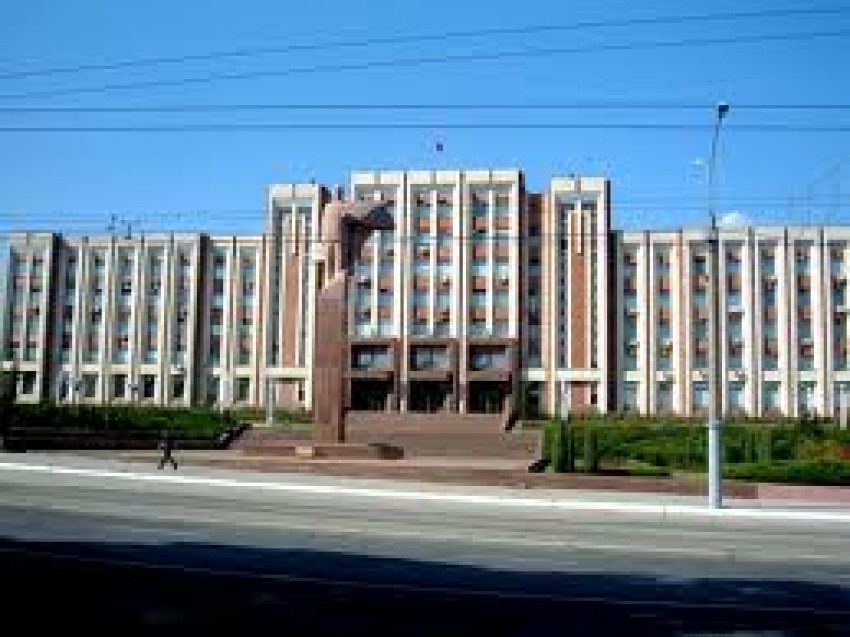 De asemnea, așa-numitul Guvern obținea dreptul de a dizolva Parlamentul.