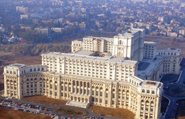 Daca Moscova inchide robinetul de gaz pentru vecinii României din nord, atunci țara trebuie să consume din depozitele pe care le are, dar și să închidă mai multe combinate.