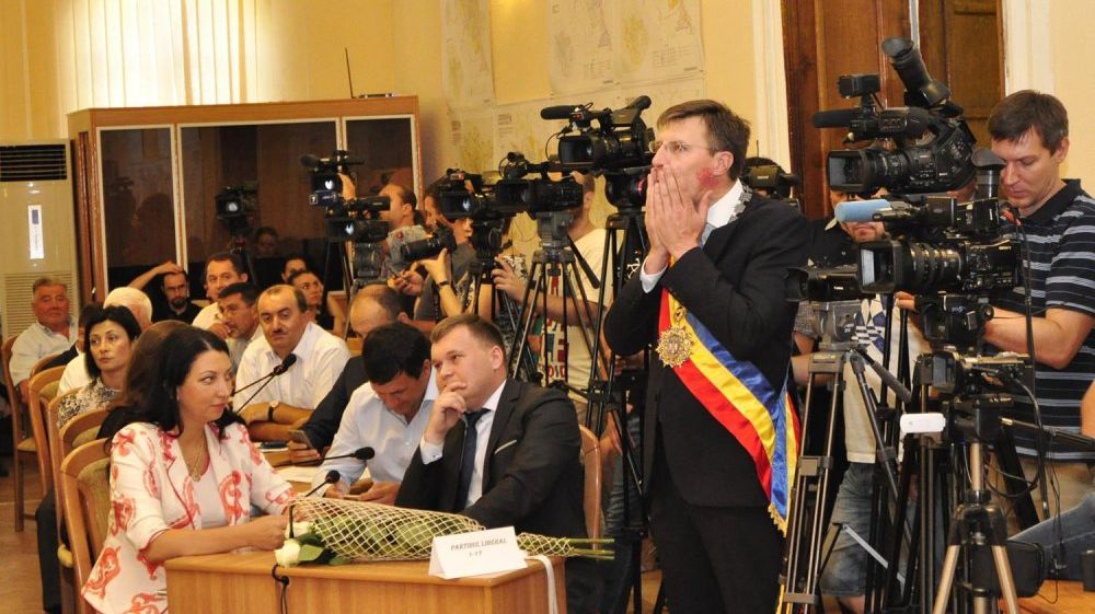 Появление в столичном мунсовете ситуативного большинства застало мэра Дорина Киртоакэ врасплох.