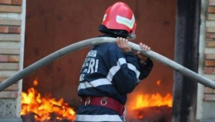 Băiatul de 5 ani și tatăl său de 38 de ani, nu au mai putut fi recuperați din mijlocul focului.