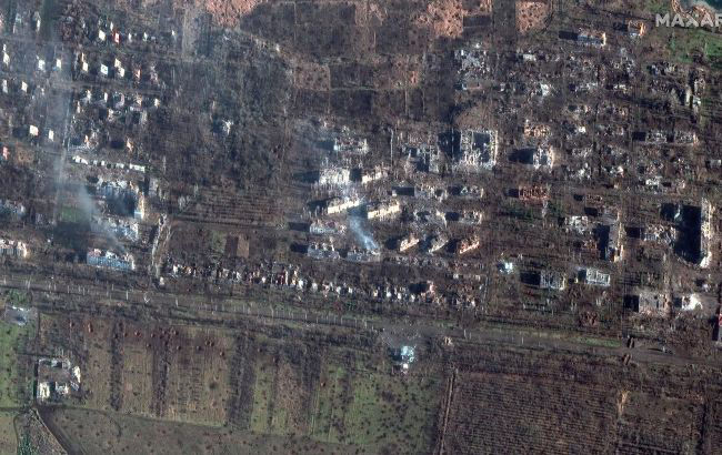 Опубликованы спутниковые снимки разбомбленного Бахмута.