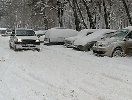 Din cauza ninsorilor, de dimineaţă, pe străzile capitalei s-au produs şase accidente rutiere, soldate cu o persoană traumatizată, anunţă autorităţile.