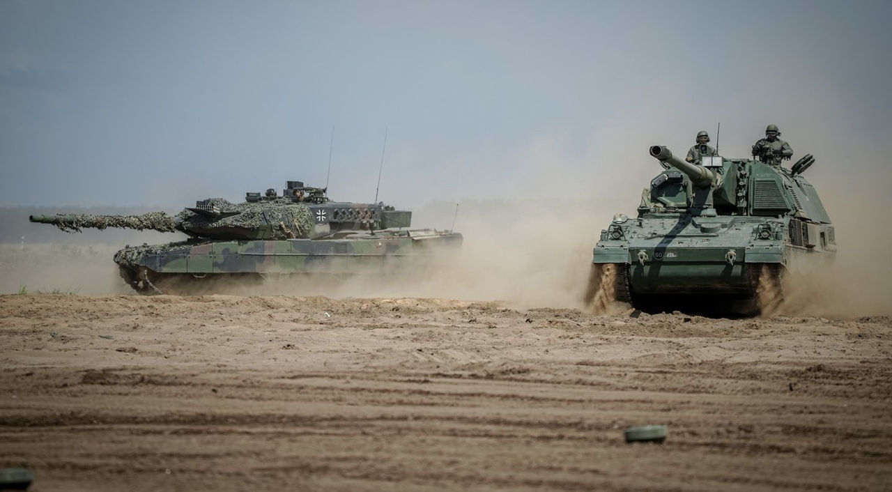 В Украину прибыли первые танки Leopard 1 от трех стран.