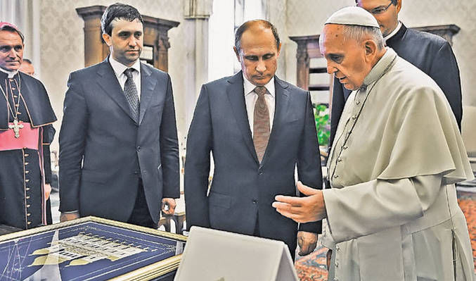 Fosta soţie a lui Vladimir Putin a afirmat că soţul său a fost ucis şi înlocuit, la Kremlin, cu o sosie. Foto: libertatea.ro