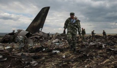 Avionul malaysian prăbuşit în Ucraina a fost doborât de rebeli cu o rachetă rusească. Foto: dcnews.ro