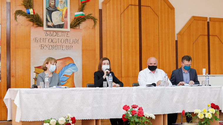 Санду встретилась с жителями, чиновниками и предпринимателями из Тараклии и Чадыр-Лунги.