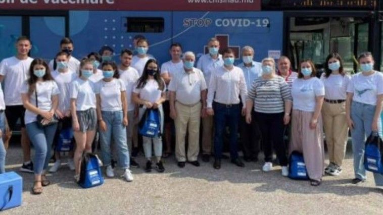 Вакцинация проходит по всей Молдове. Прививку получили почти 14 000 человек.