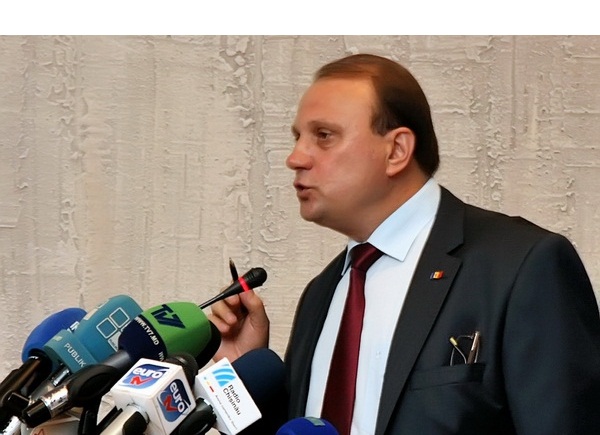 Бумаков не согласен с некоторыми лозунгами, произнесенными во время протеста. Фото: moldnews.md
