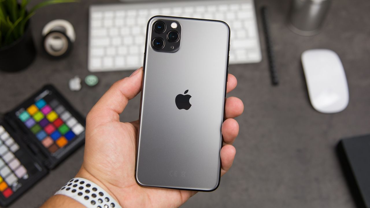 Из-за коронавируса у Apple заканчиваются айфоны.