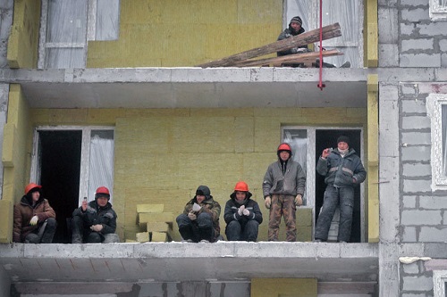 На днях в Раменском районе Московской области повесился 23-летний молдавский гастарбайтер.