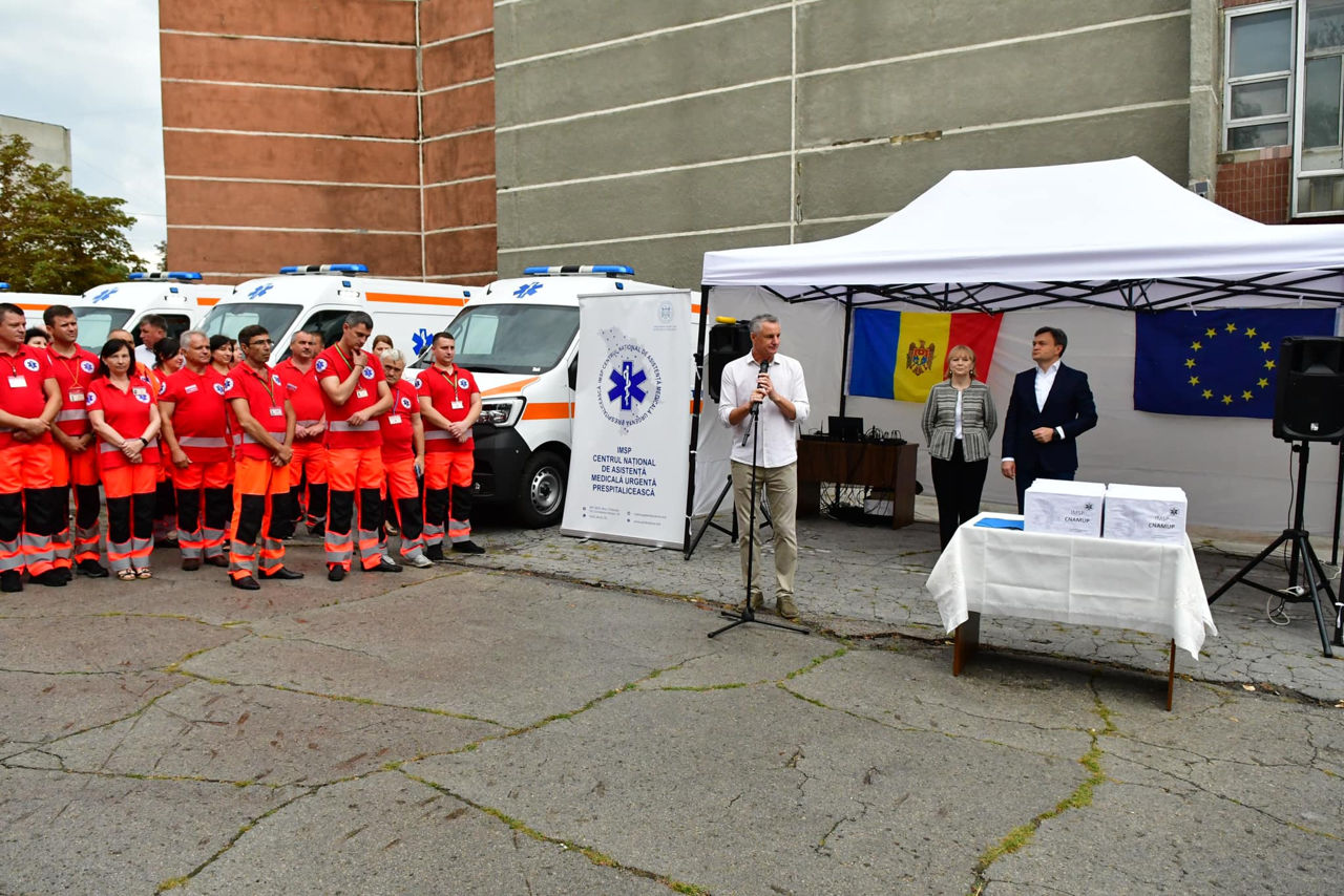 Peste 40 de ambulanțe noi vor ajunge în localitățile din Moldova.